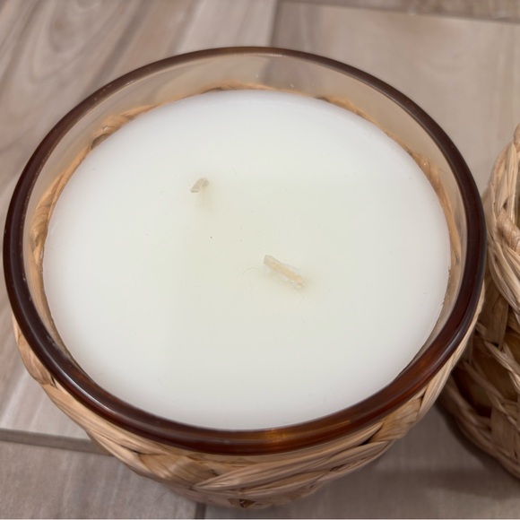 NWT Tommy Bahama Sunrise Glow tropical Woven Tan Candle set of two - Picture 3 of 4